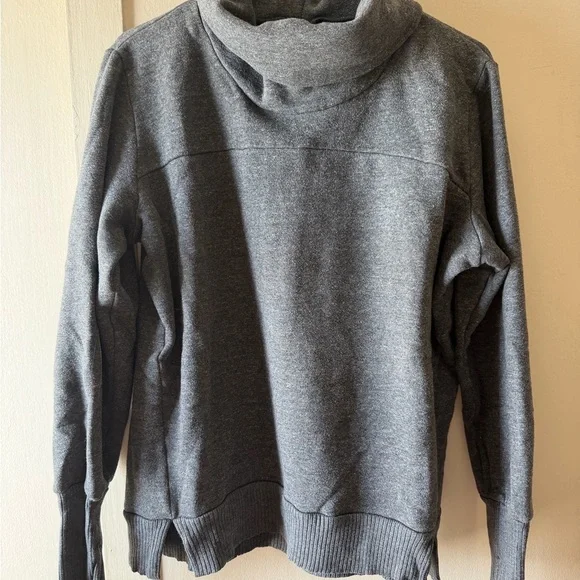 ALO Yoga Charcoal Gray Haze Sweatshirt - Picture 3 of 6